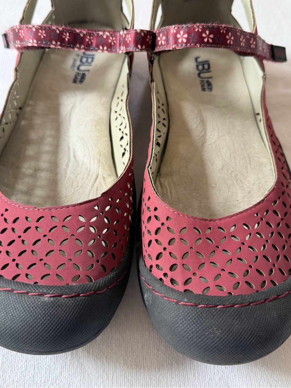 JBU Women’s Red Mary Jane “Palm” Flats Memory Foam Floral Hook & Loop 10M - Picture 3 of 8
